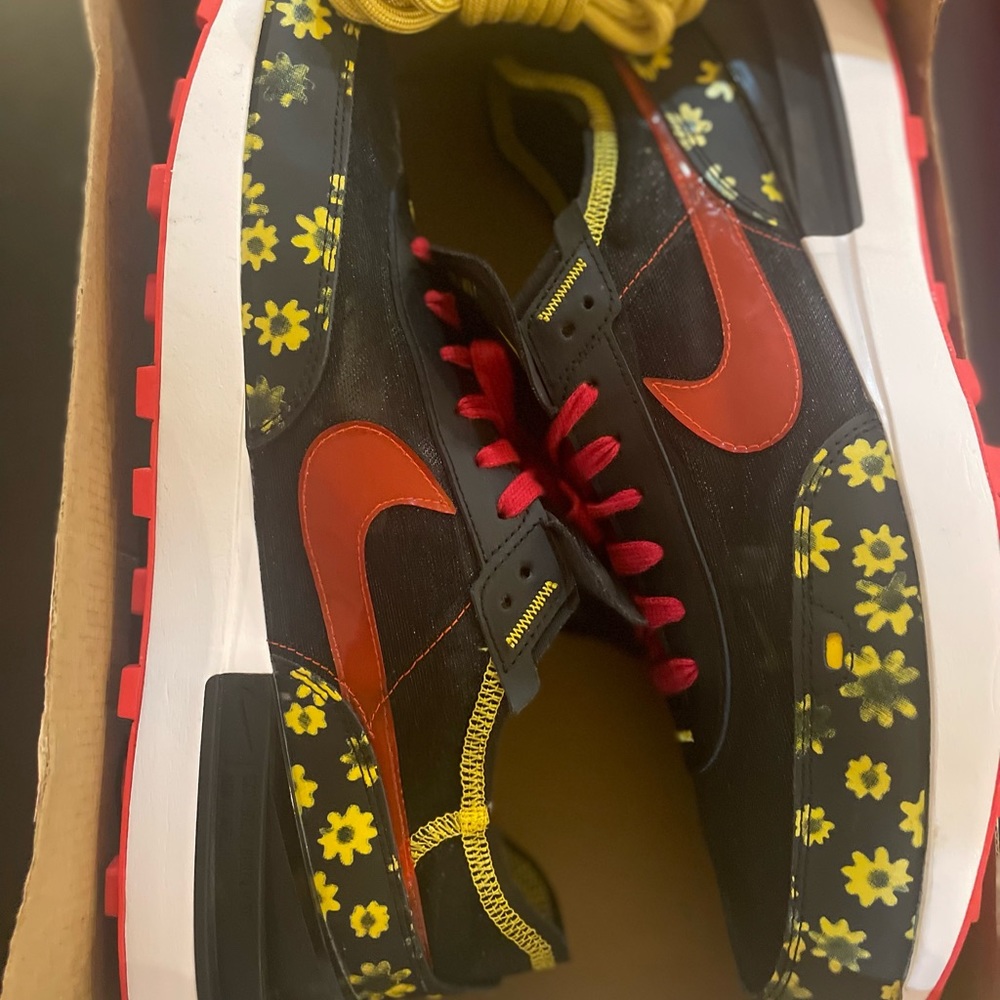 Nike Waffle One-Black Habernero Red